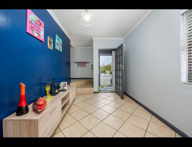 5 BEDROOM HOUSE FOR SALE IN HAGLEY